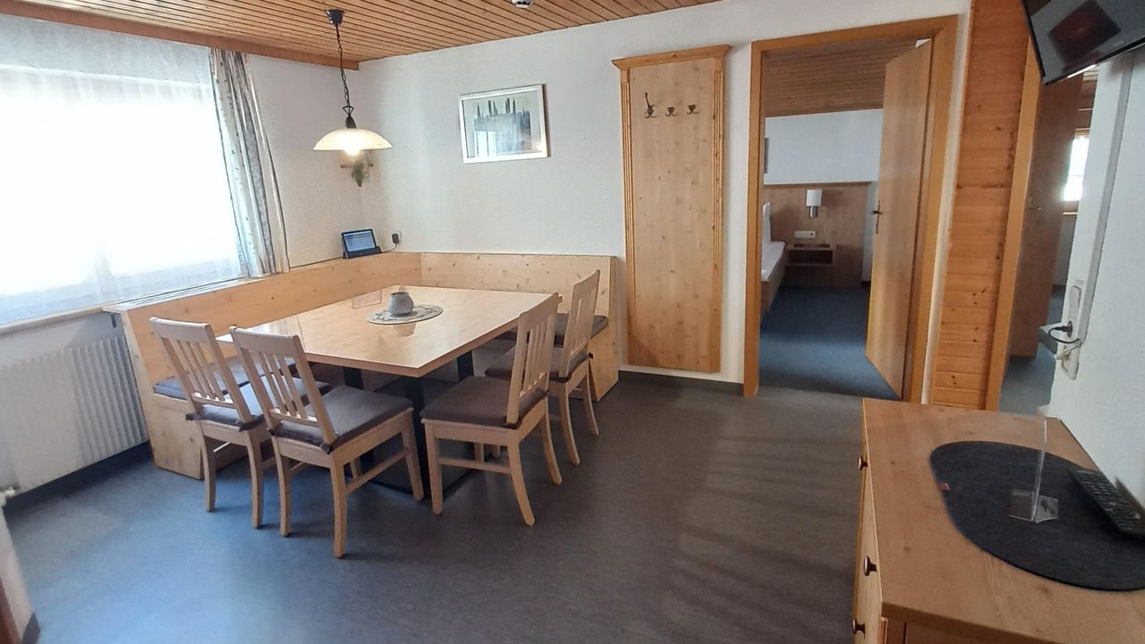 Apartment 5 Wohnraum 3 Apartment 5 Wohnraum 3